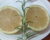 Foto del paso 2 de la receta: Escabeche de pollo al limón y lima con romero fresco
