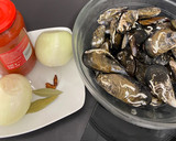 Foto del paso 1 de la receta: Mejillones en salsa de tomate picante