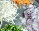 A picture of step 3 of Hakka noodles.