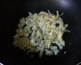 Foto langkah ke 2 dari resep Sup Cream Jamur Sosis.