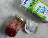 Foto langkah ke 1 dari resep Strawberry Milk Tea.