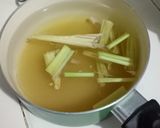 Foto langkah ke 2 dari resep Lemongrass Lemonade minuman khas Vietnam.