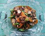 Foto langkah ke 6 dari resep Tumis Jamur Merang.