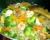 A picture of step 12 of Prawns Chow Mein.