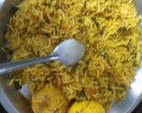 A picture of step 2 of Egg pulao.