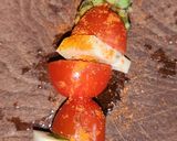 Foto del paso 4 de la receta: Brochette de tomates cherry con queso y albahaca