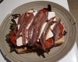 Foto del paso 2 de la receta: Sándwich de queso fresco y anchoas
