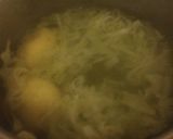 Foto del passaggio 2 della ricetta Verza e patate strascinate in padella