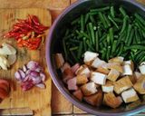Foto langkah ke 1 dari resep Tumis tahu kacang panjang.
