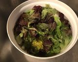 Une image de l'étape 1 de Salade de feuille de chêne aux tomates, courgettes et mortadelle de Bologne.