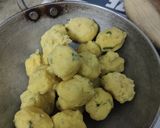 A picture of step 5 of SEGDALU/ CHEGODILU/ RICE POWDER RINGS.
