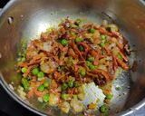 साधी सोपी अंडा भुर्जी (Anda Bhurji Recipe In Marathi) रेसिपी स्टेप 4 फोटो 