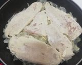 Foto del paso 2 de la receta: Merluza encebollada al vino