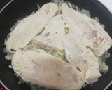Foto del paso 2 de la receta: Merluza encebollada al vino