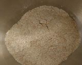 Foto del passaggio 4 della ricetta Sbriciolata integrale con noci e confettura di fichi