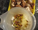Foto del paso 3 de la receta Sepia con shitakes y porto bello con mojo de cilantro y pistachos