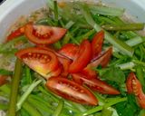 Foto langkah ke 5 dari resep Sup udang kangkung (tomyam praktis).