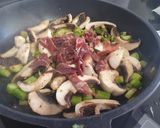 Foto del paso 1 de la receta Ensalada templada de rúcula con verduras salteados jamón y feta