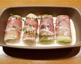 Foto del passaggio 2 della ricetta Porro con speck al forno