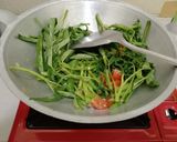 Foto langkah ke 4 dari resep Tumis kangkung saus tiram.