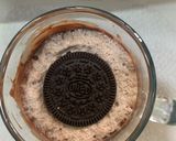 A picture of step 3 of Oreo Nutella shake.