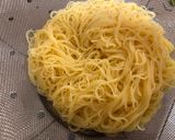 A picture of step 4 of Salmon Soy Sauce Pasta.