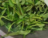 Foto langkah ke 2 dari resep 374. Tumis Kangkung Udang.