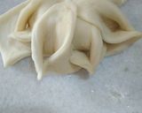 A picture of step 4 of Chicken ball stuffed flower bread.