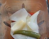 Foto del paso 2 de la receta: Chicharrón con nopalitos en salsa roja