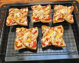 Foto langkah ke 4 dari resep Pizza Roti Tawar.