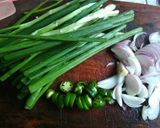 Foto langkah ke 1 dari resep Tumis cumi segar sambal tomat pedas.