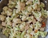 Foto langkah ke 4 dari resep Tumis Kembang Kol Saus Tiram.
