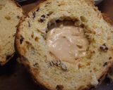 Foto del paso 3 de la receta Pan dulce frutero relleno de chantilly de dulce de leche