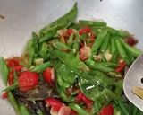 Foto langkah ke 4 dari resep Oseng tempe cabe hijau.