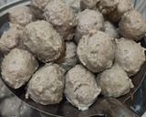Foto langkah ke 8 dari resep Bakso Sapi Menul Daging Kurban.
