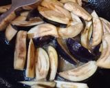 A picture of step 1 of Achari Aloo Baingan.