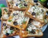 A picture of step 1 of Zingy Chicken Bread Pizzas.