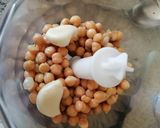 A picture of step 2 of Hummus.