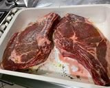 Une image de l'étape 5 de Côtes de bœuf grillées au four au thym, ail et laurier.