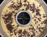 Foto del paso 4 de la receta: Bizcocho de yogur y naranja con chispas de chocolate en freidora de aire