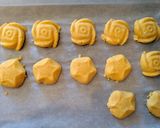 A picture of step 8 of Mung Bean Cakes.
