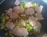 Foto del paso 3 de la receta: Arroz con solomillo de pavo y espárragos