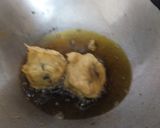 A picture of step 4 of Vada pao.