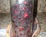 Foto del paso 2 de la receta: Frambuesas en almíbar al vodka