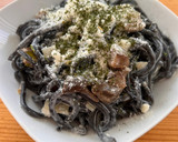 Foto del paso 5 de la receta: Pasta cremosa de tinta de calamar y setas