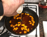 Foto del paso 5 de la receta: Alas de pollo con ajos y vino con rehogado de col
