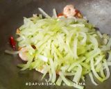 Foto langkah ke 5 dari resep Tumis Labu Siam Udang.