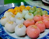 A picture of step 4 of Five-Color Bánh Trôi (Vietnamese Glutinous Rice Balls).