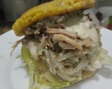 Foto del paso 14 de la receta: Arepa🫓rellena🥯de berenjena🍆tatemada, cebolla🧅caramelizada y pollo🍗🥙🥗