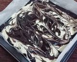 Foto langkah ke 5 dari resep Cream Cheese Marble Brownies.
